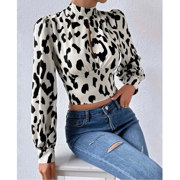Leopard print mock neck open back crop top - Picture 5 of 5